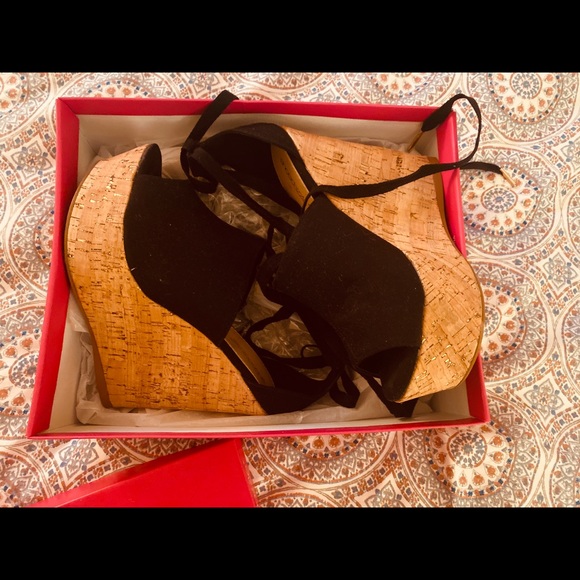 Shoe Dazzle Wedges - Picture 2 of 3